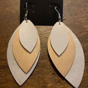 🔥PERFECT Little Leather Teardrop Earrings ❤️